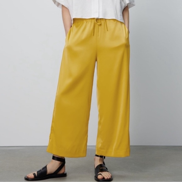 Women Mustard Yellow Solid High-Rise Cropped Trousers main image 1